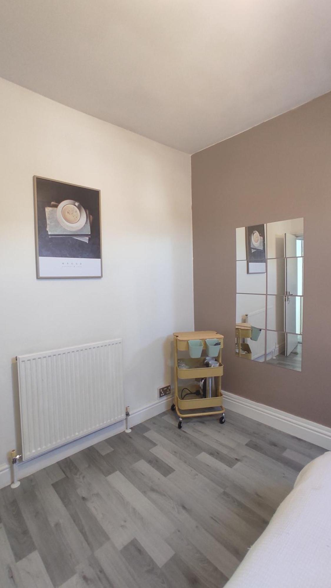 קארדיף Casa Jimenez - Close To Town With Shared Bathroom מראה חיצוני תמונה
